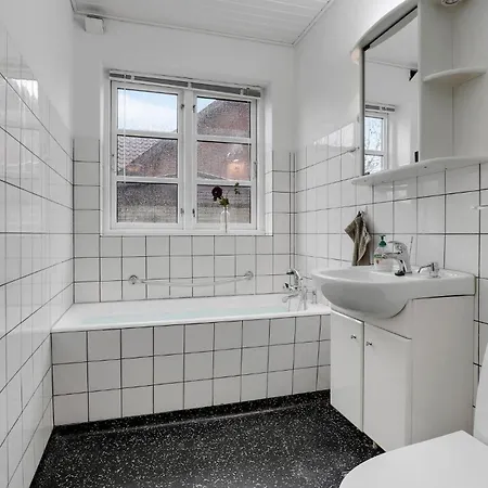 2 Bedroom In Aakirkeby