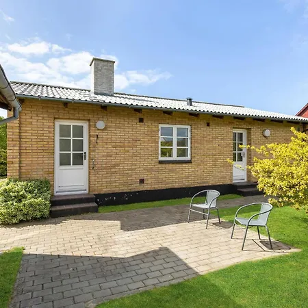 別荘 Lovely In Aakirkeby With Wifi Åkirkeby